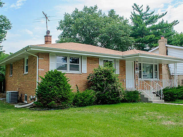 18319 Rose St photo 1