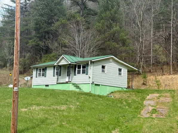 8836 Lovers Gap Rd, Vansant, VA 24656