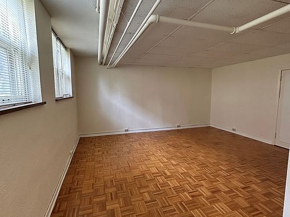 5th image of 2817 Xerxes Ave S APT B