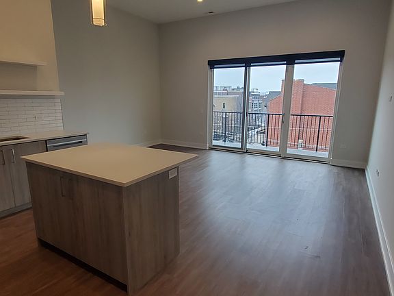 4th image of 1023 N Ashland Ave APT 206