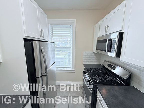2nd image of 115-117 Fairview Ave #39