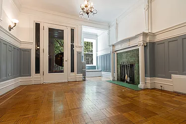 Rented by Dixon Advisory USA Inc.