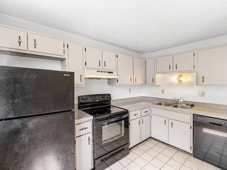334 Mount Everest Dr — Photo 2