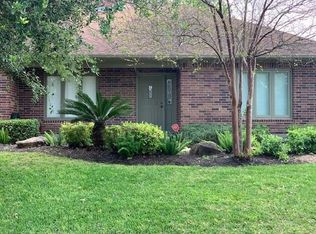 125 Brazos Landing Ct, Freeport, TX 77541