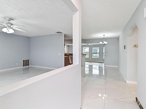 5th image of 541 SW Fairview Avenue