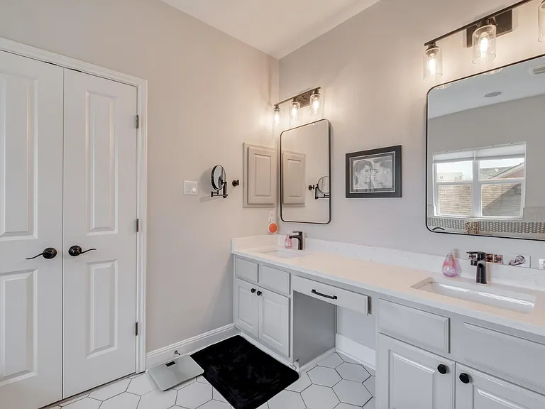 2117 McBee St — Photo 14