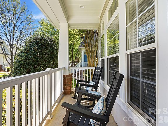 3rd image of 17029 Carlton Way Rd