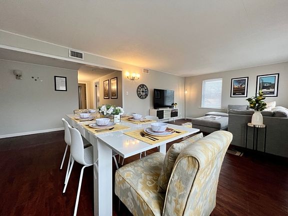 4th image of 4912-4924 Hampton Ave #4922