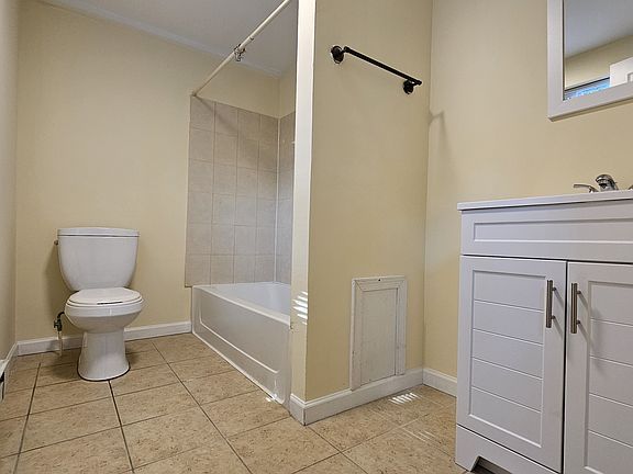 5th image of 5048 Cedar Ave APT 1