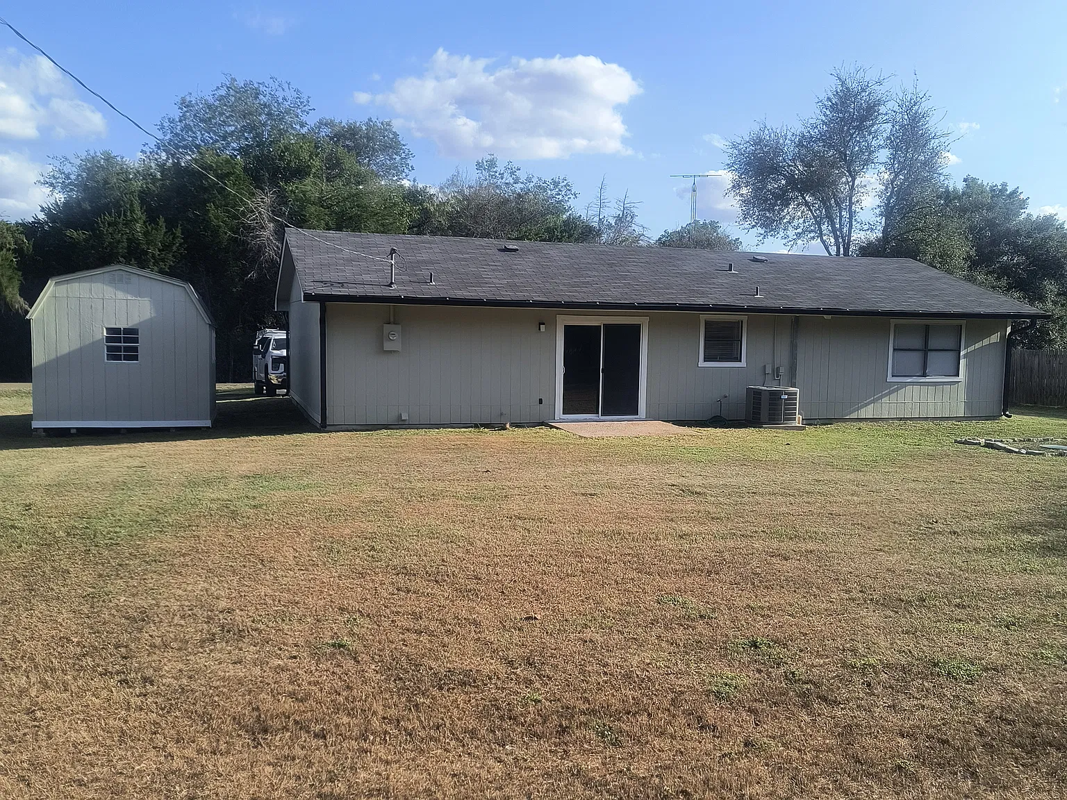3 bed, 1400 sqft, $1,550 — Photo 2