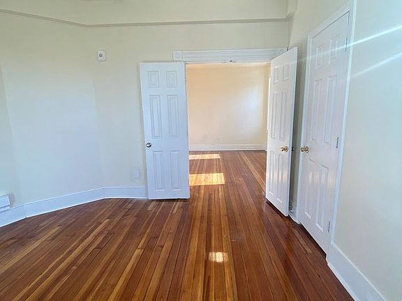 4th image of 316-324 Talbot Ave #320-3