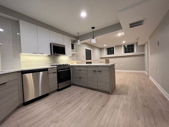 5th image of 1401 N Wicker Park Ave #G