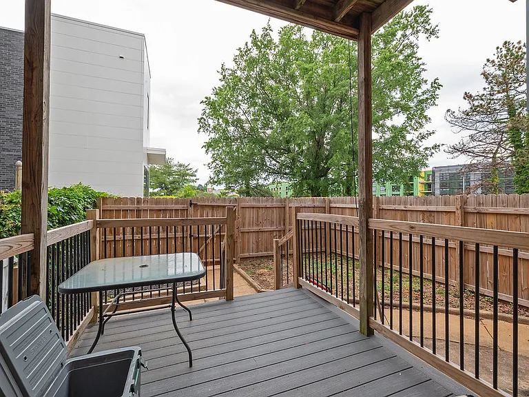 402 S Stafford Ave — Photo 26