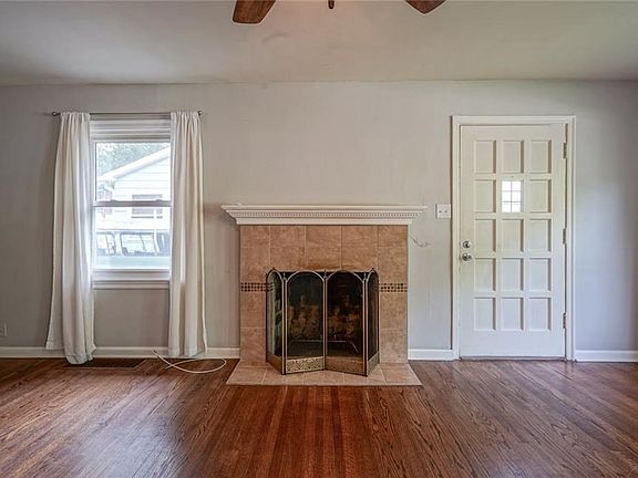 4th image of 5713 Primrose Ave