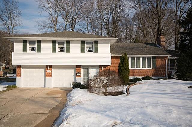 5 bedroom, 2-car garage split-level with roof '11.