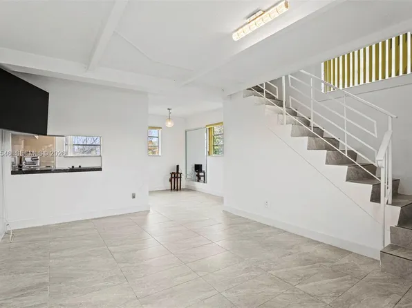 1220 SW 5th St APT 21, Miami, FL 33135