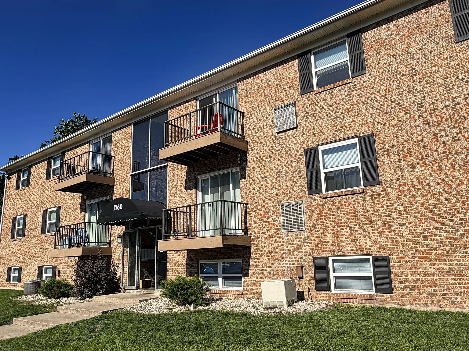 Crown Crossing Apartments — Photo 3