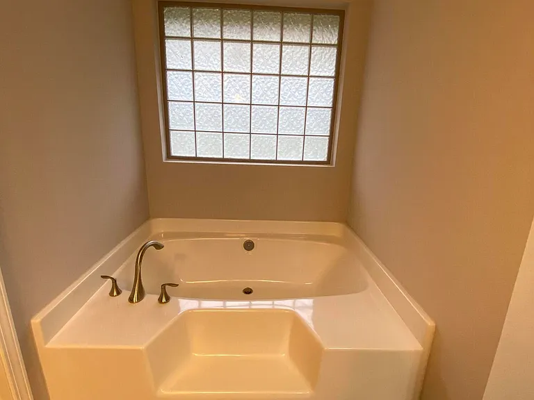 1810 Twin Pine Blvd — Photo 22
