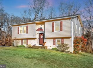 10208 Hillside Ln, Fredericksburg, VA 22408
