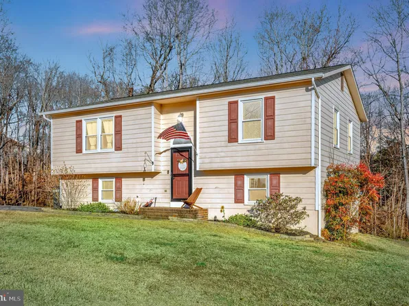 10208 Hillside Ln, Fredericksburg, VA 22408