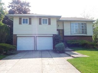 2728 Covered Bridge Rd, Merrick, NY 11566