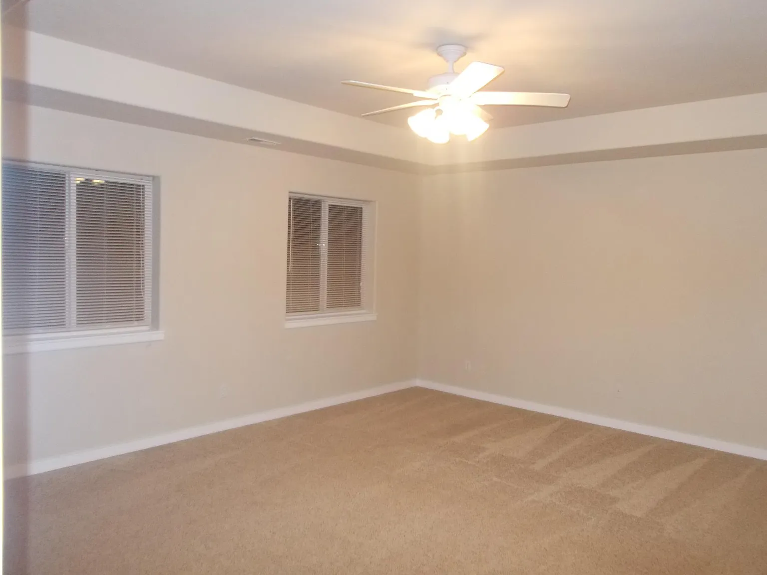 3 bed, 2.5 bath, 1630 sqft, $1,900 — Photo 3