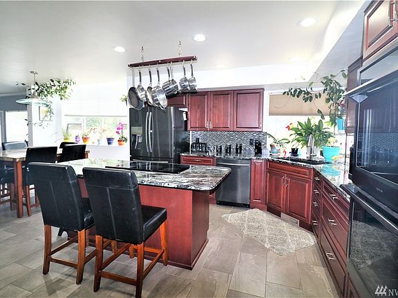 Large Kitchen with island