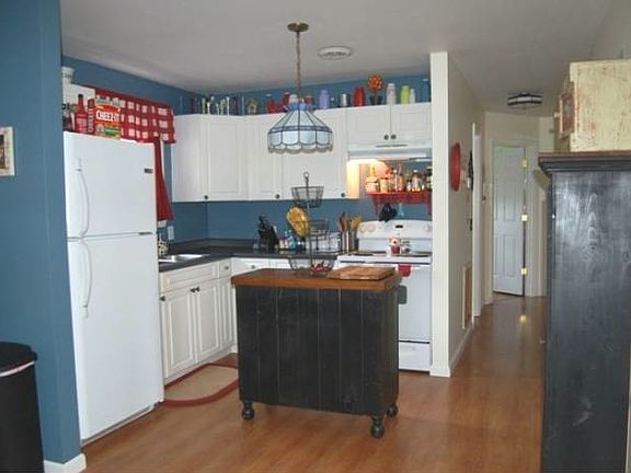 3rd image of 204 Riverwood Dr