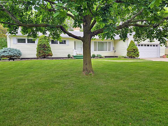 3rd image of 206 Harvest Ln
