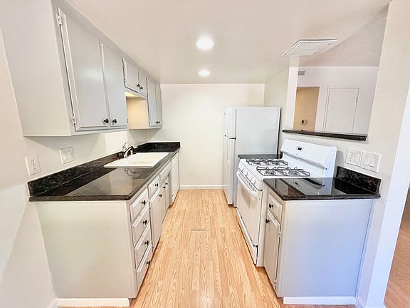 5th image of 541-551 Morse Ave #543-B