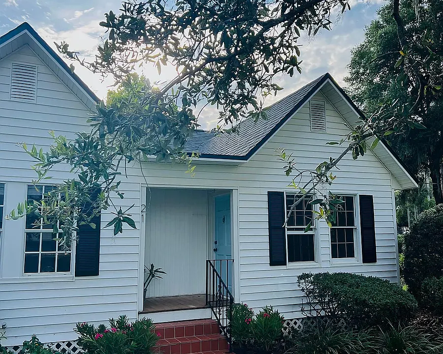 21 N Brock St