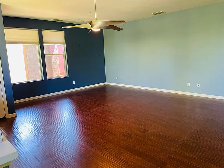 785 Carbon Ct — Photo 4