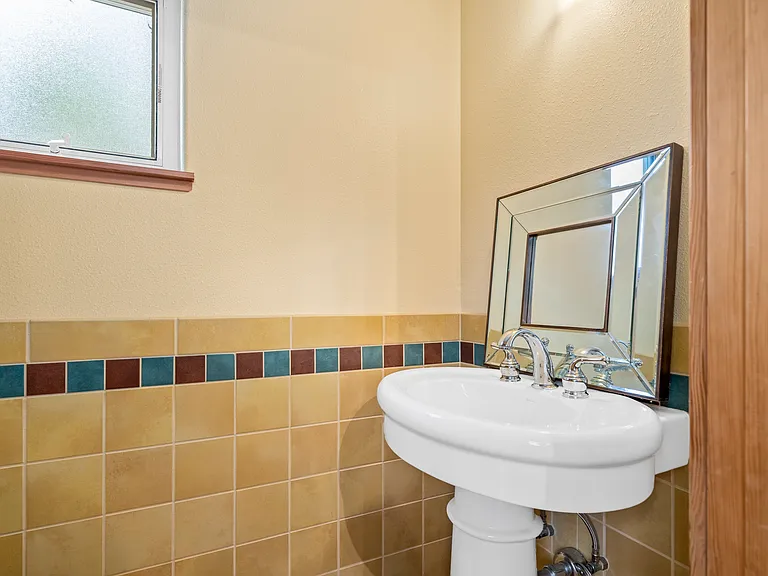 516 NE 20th Pl — Photo 18