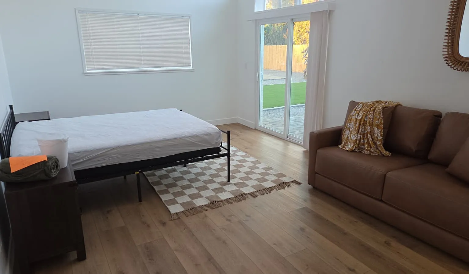 3 bed, 1180 sqft, $3,195 — Photo 3
