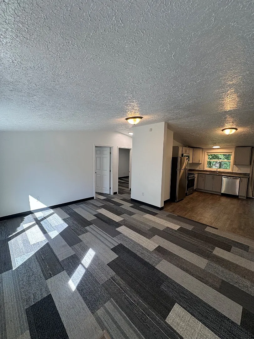 420 N Main St — Photo 3