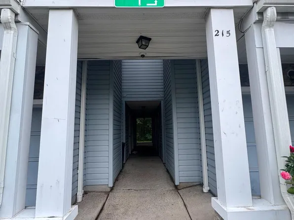 215 Prestwick Way, Edison, NJ 08820