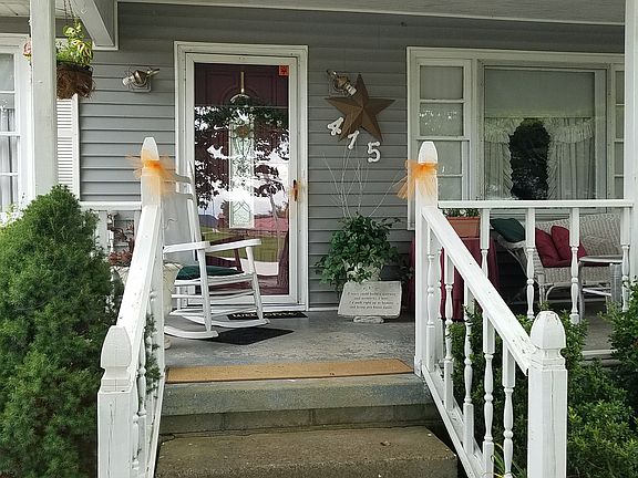 3rd image of 415 Oakland St