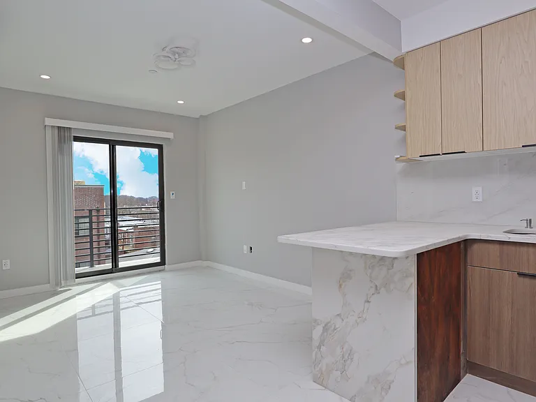 7163 161st St #5B — Photo 2