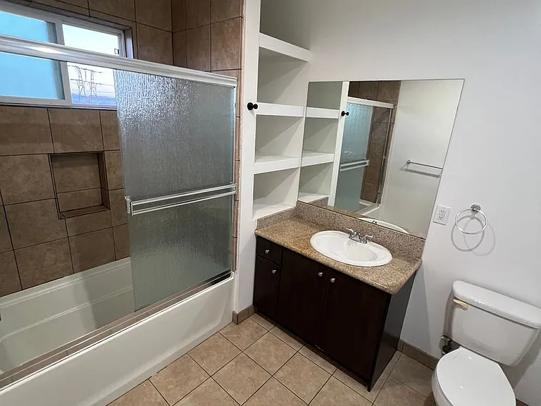 Yaya Laurel 1 Apartments — Photo 14