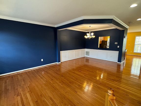 2nd image of 5613 Sheals Ln