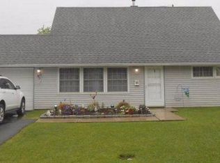 11 Mica Hl, Levittown, PA 19056