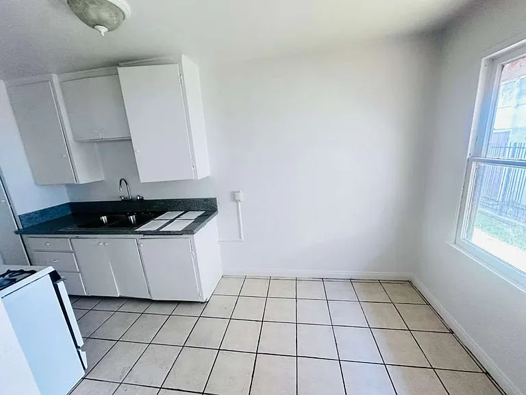 1868 Locust Ave #5 — Photo 4