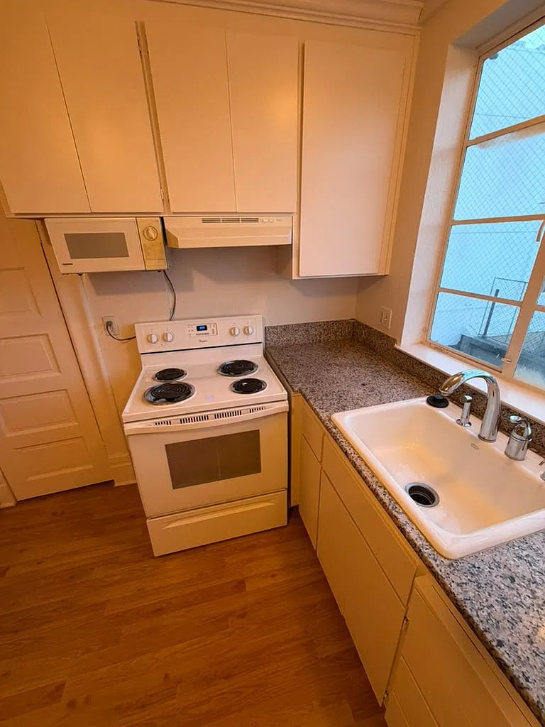 Studio, $2,200 — Photo 4