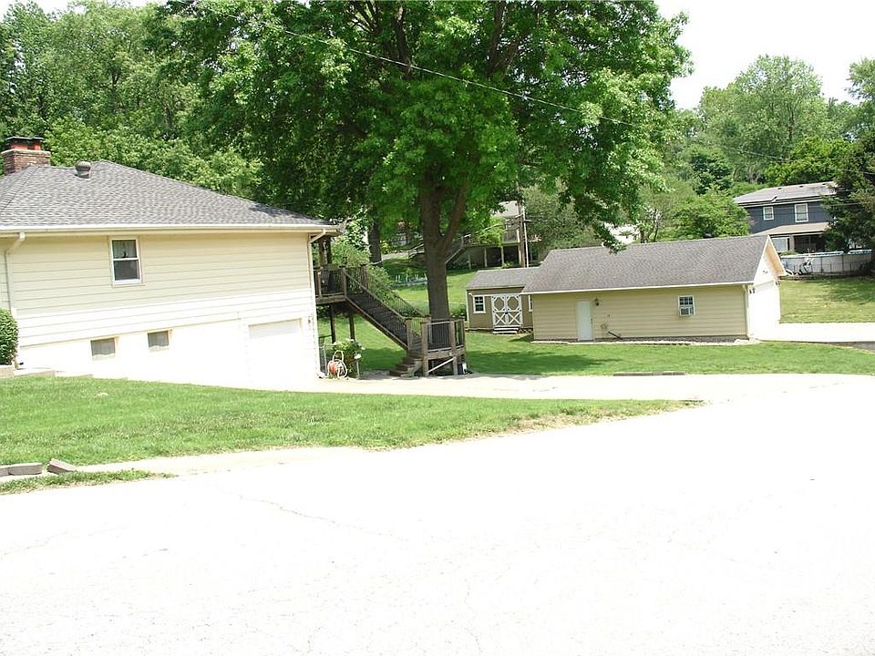 2nd image of 2707 Baker Rd
