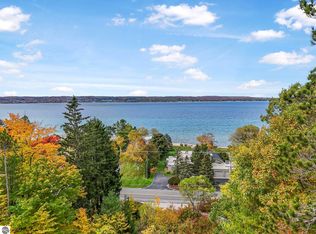 6644 Peninsula Dr, Traverse City, MI