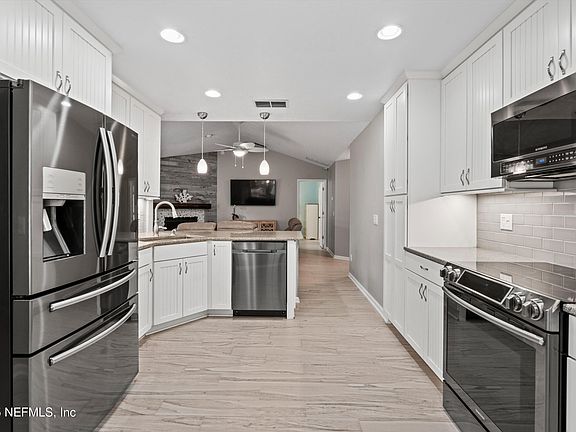 5th image of 13589 CAPISTRANO Drive S