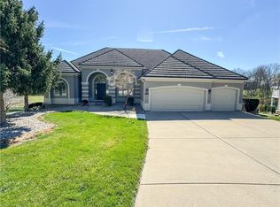613 NE Persimmon Cir, Lees Summit, MO 64064