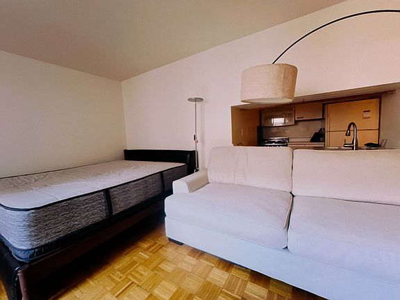 5th image of 350 W 50th St APT 3MM
