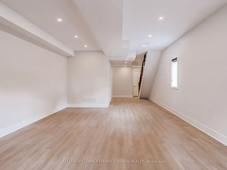 39 Wesley Ave — Photo 47