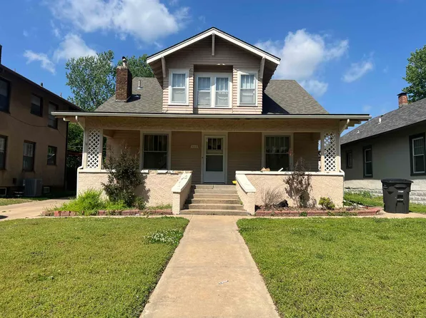 823 N 3rd St, Arkansas City, KS 67005